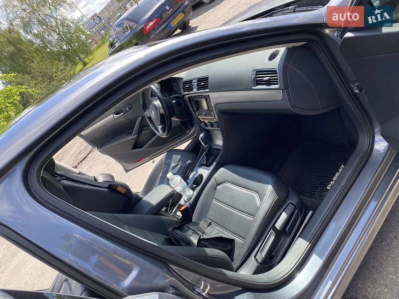 Седан Volkswagen Passat 2015 в Черновцах