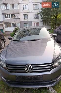 Седан Volkswagen Passat 2013 в Києві