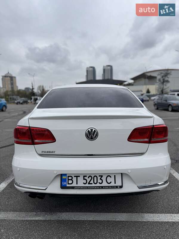 Седан Volkswagen Passat 2011 в Києві