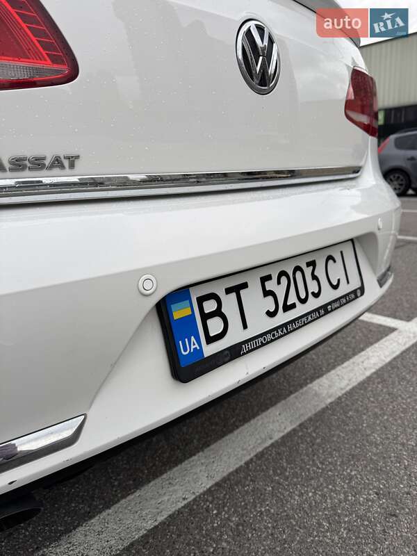 Седан Volkswagen Passat 2011 в Києві