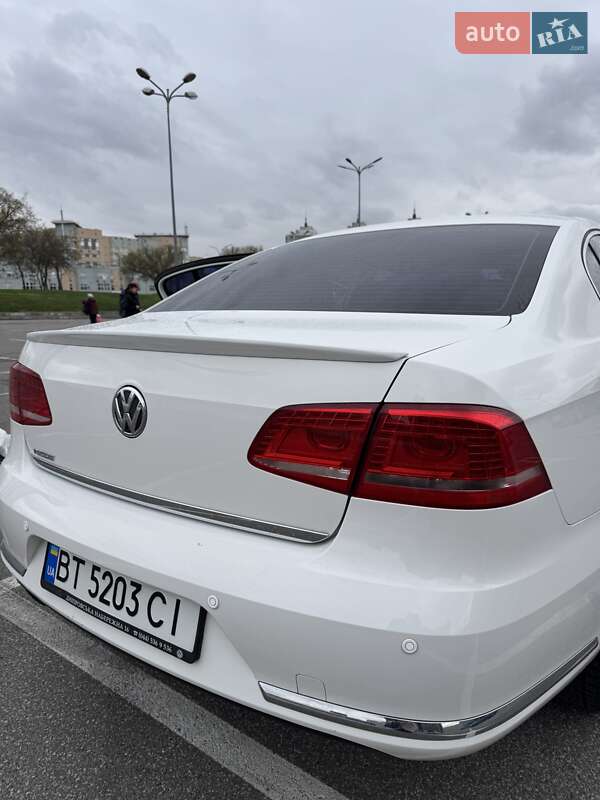 Седан Volkswagen Passat 2011 в Києві