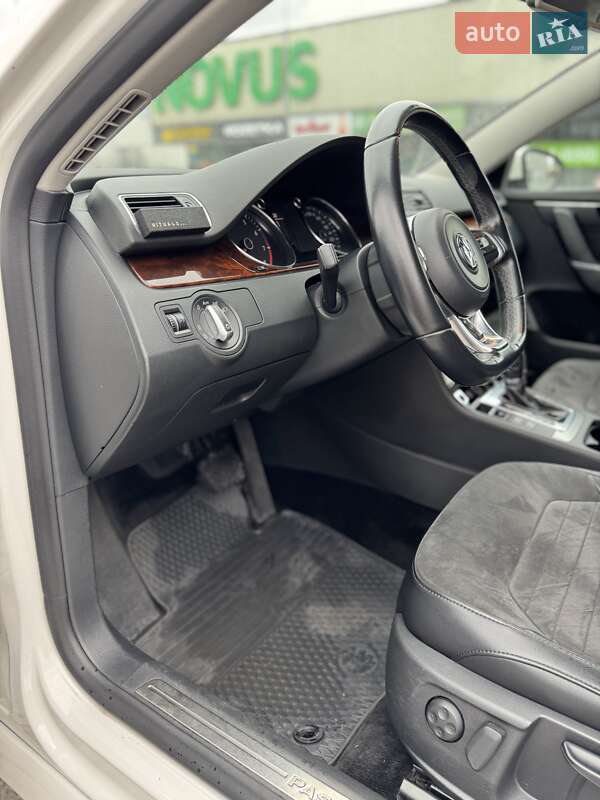 Седан Volkswagen Passat 2011 в Києві