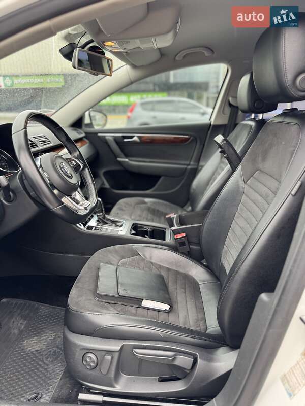Седан Volkswagen Passat 2011 в Києві