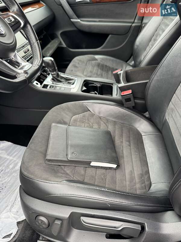 Седан Volkswagen Passat 2011 в Києві