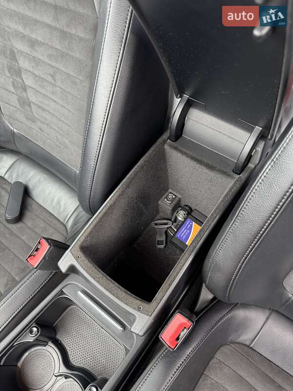 Седан Volkswagen Passat 2011 в Києві