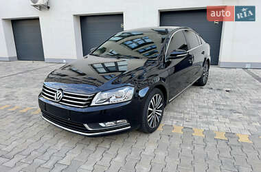 Седан Volkswagen Passat 2012 в Ужгороде