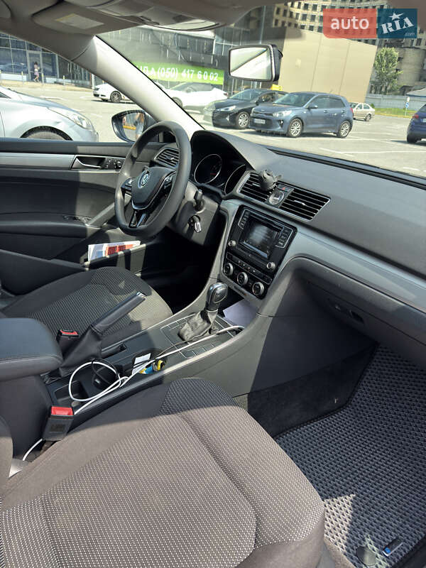 Седан Volkswagen Passat 2017 в Киеве