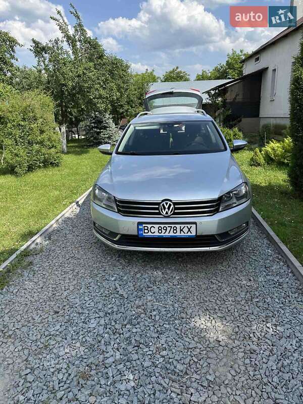 Універсал Volkswagen Passat 2012 в 