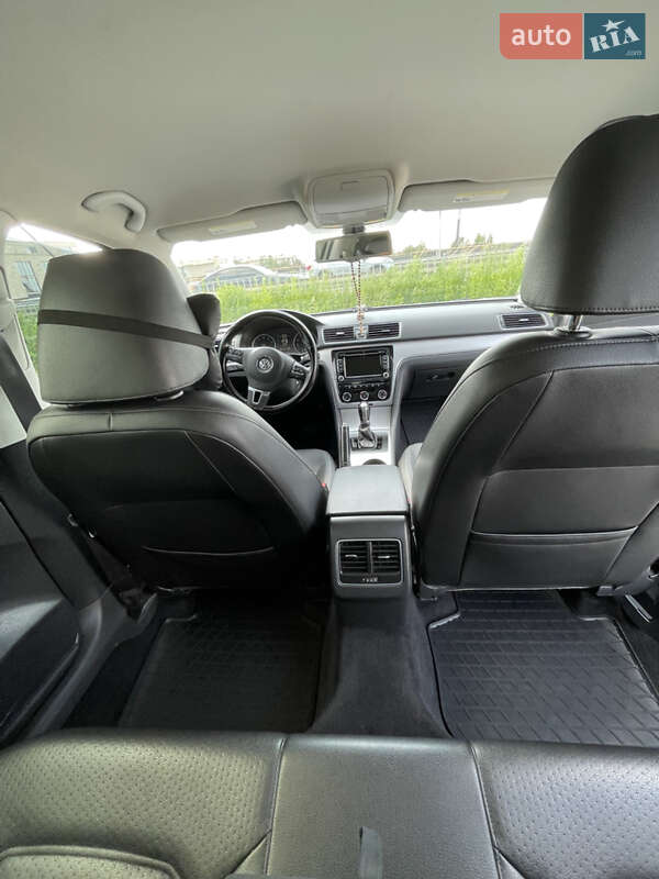 Седан Volkswagen Passat 2013 в Львове