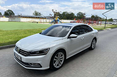 Седан Volkswagen Passat 2018 в Житомире