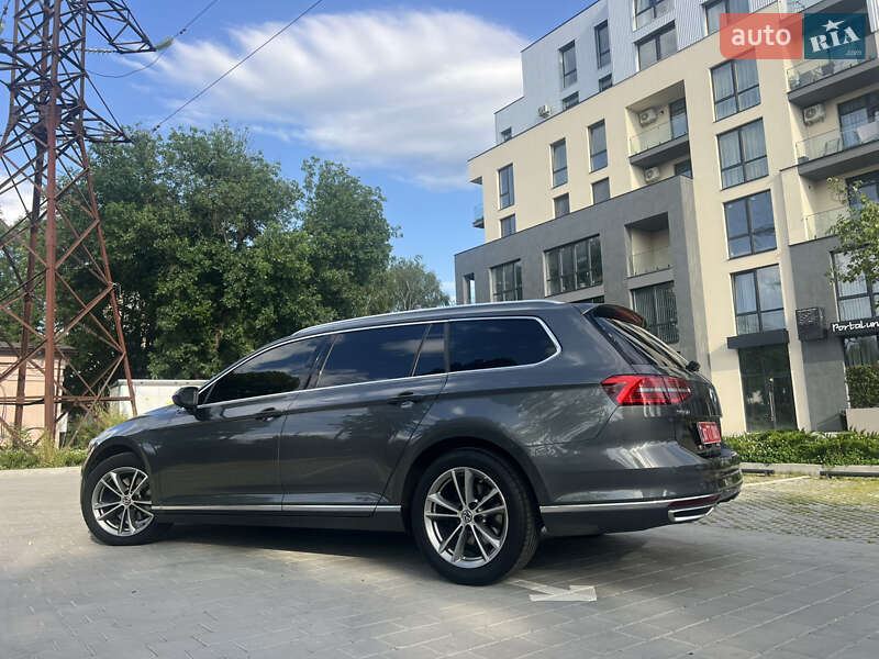 Универсал Volkswagen Passat 2016 в Ужгороде