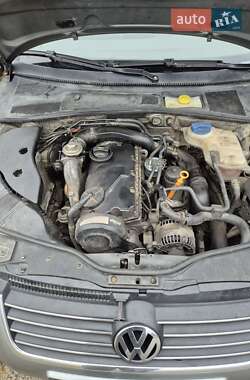 Седан Volkswagen Passat 2004 в  фото 6 Седан Volkswagen Passat 2004 в