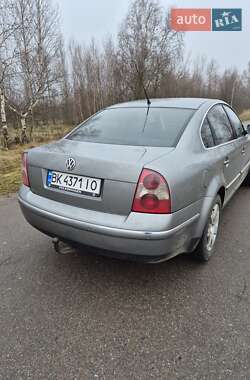 Седан Volkswagen Passat 2004 в  фото 2 Седан Volkswagen Passat 2004 в