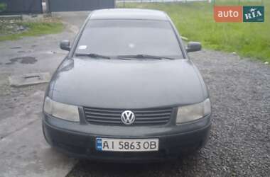 Седан Volkswagen Passat 1998 в Отинії