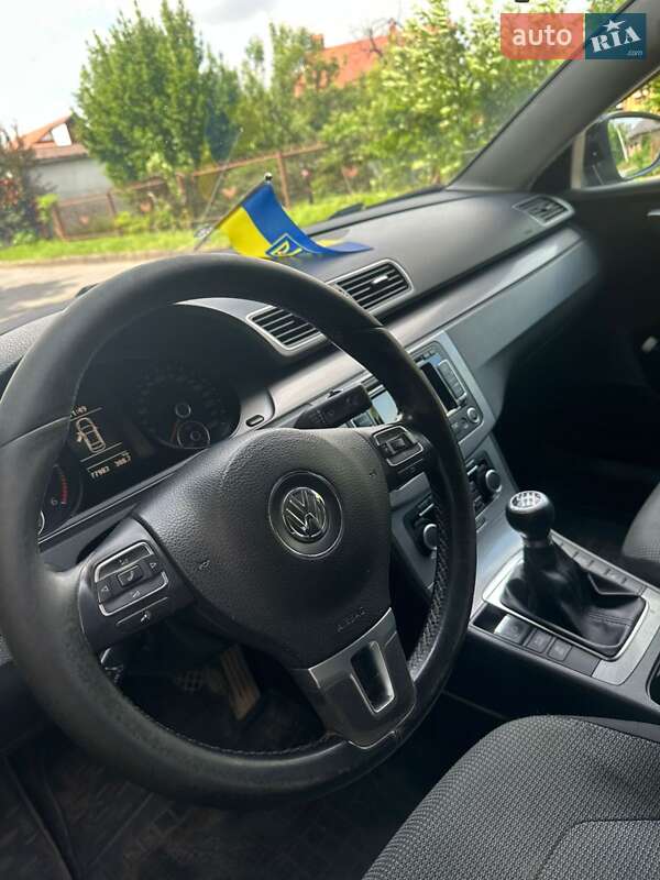 Седан Volkswagen Passat 2010 в Хмельницком