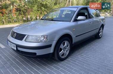 Седан Volkswagen Passat 1999 в 
