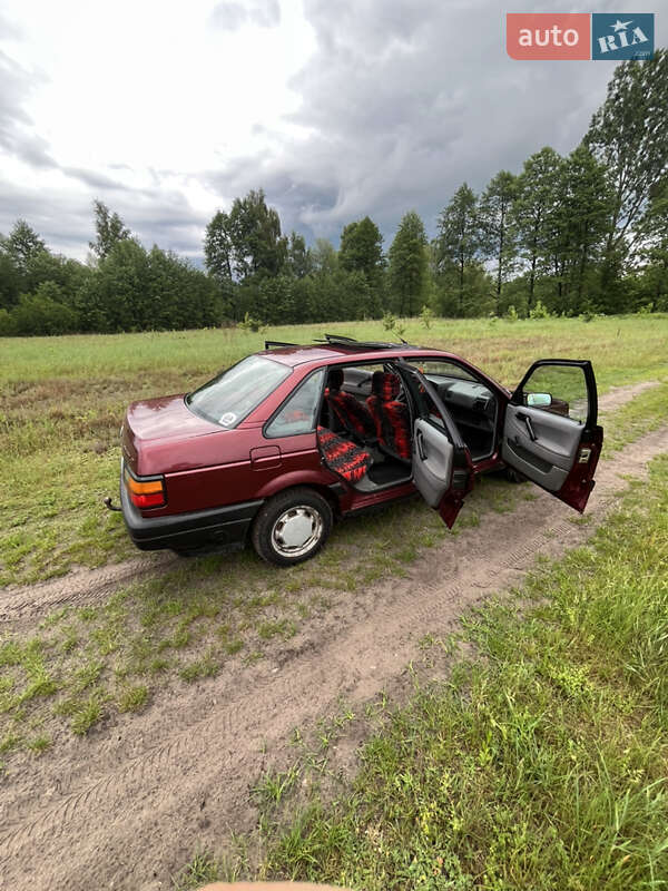 Седан Volkswagen Passat 1992 в Любомлі