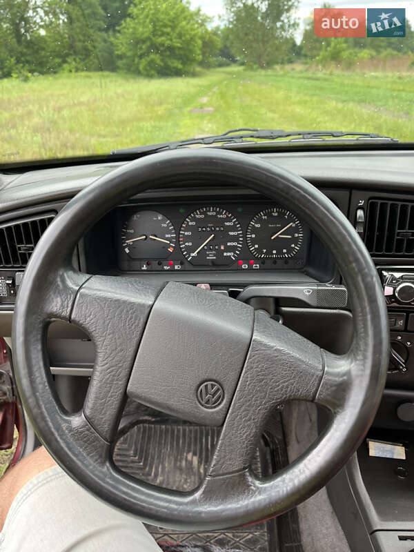 Седан Volkswagen Passat 1992 в Любомлі