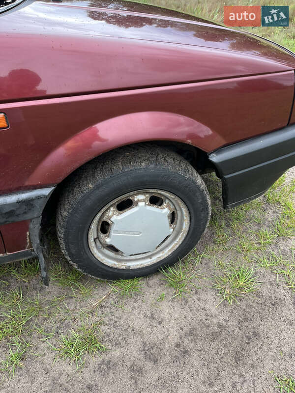 Седан Volkswagen Passat 1992 в Любомлі