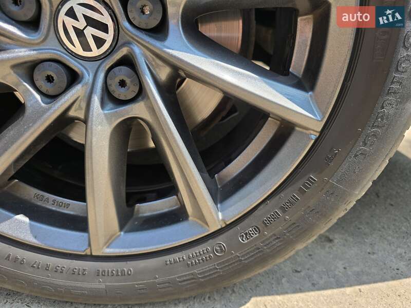 Универсал Volkswagen Passat 2020 в Львове