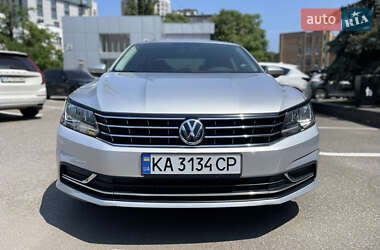 Седан Volkswagen Passat 2016 в Киеве