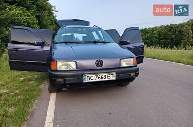 Универсал Volkswagen Passat 1993 в 