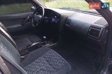 Универсал Volkswagen Passat 1993 в 