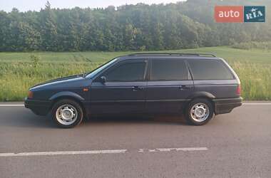 Универсал Volkswagen Passat 1993 в 