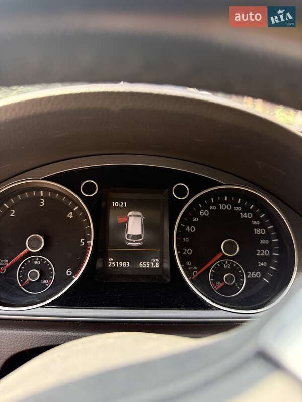 Универсал Volkswagen Passat 2014 в Киеве