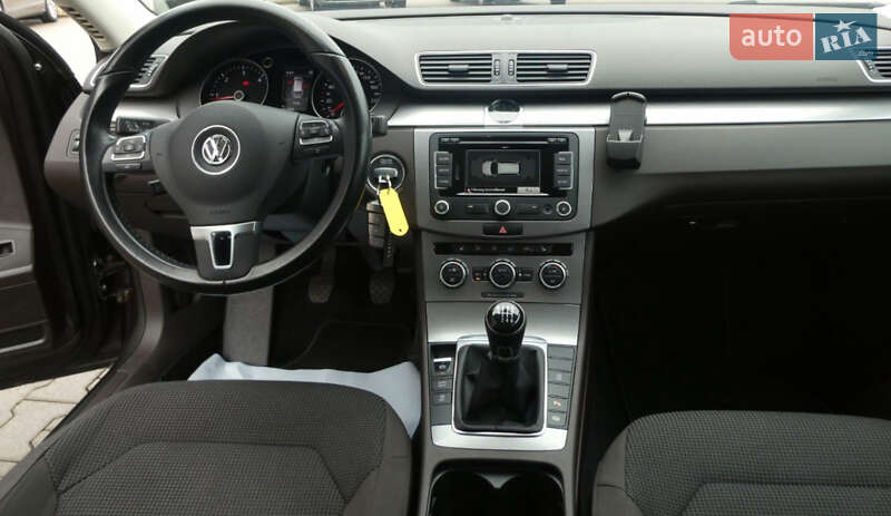 Универсал Volkswagen Passat 2014 в Киеве