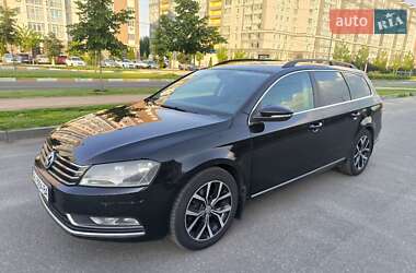 Універсал Volkswagen Passat 2011 в Бучі