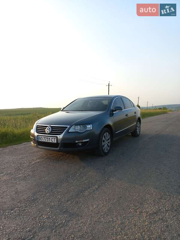 Седан Volkswagen Passat 2010 в Бучаче