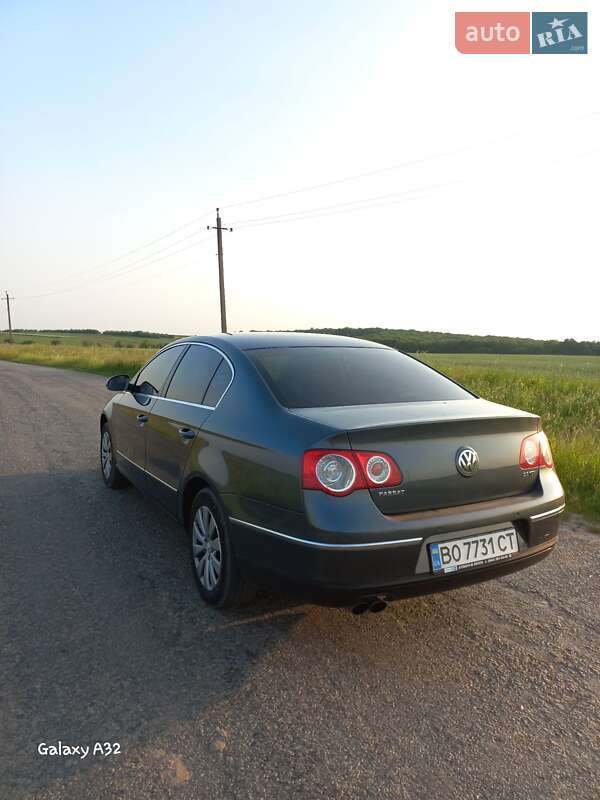 Седан Volkswagen Passat 2010 в Бучаче