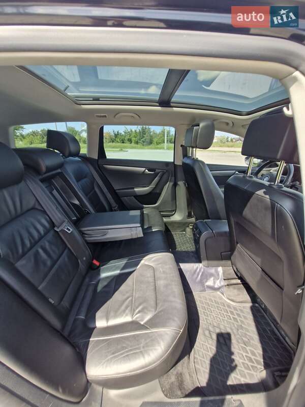 Универсал Volkswagen Passat 2012 в Ровно