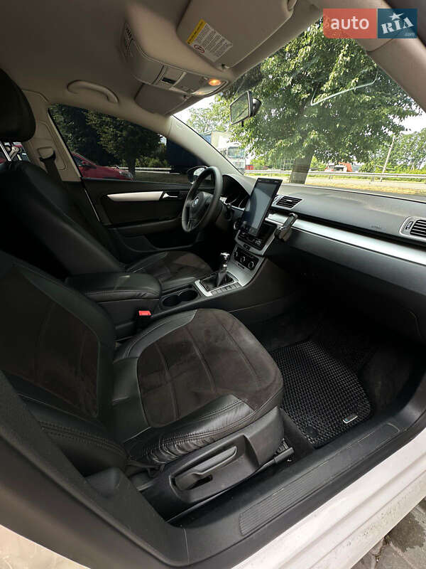 Седан Volkswagen Passat 2011 в Виннице