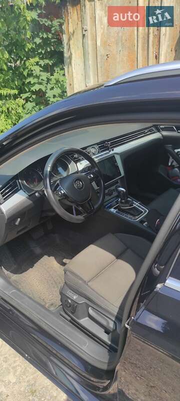Универсал Volkswagen Passat 2018 в Киеве