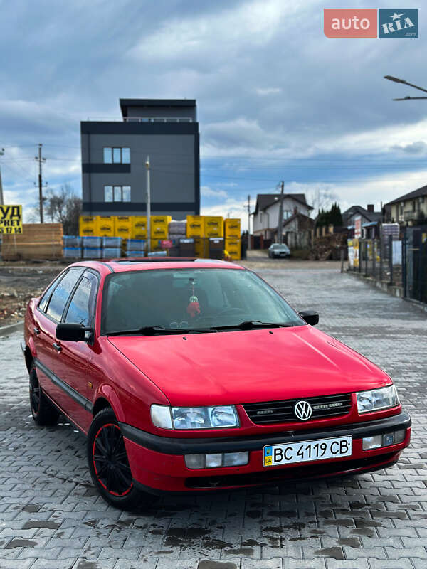 Седан Volkswagen Passat 1994 в 