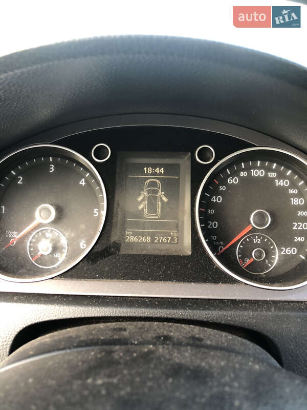 Универсал Volkswagen Passat 2010 в Дубровице