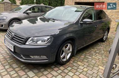 Седан Volkswagen Passat 2014 в Чернівцях
