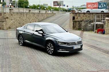 Седан Volkswagen Passat 2015 в 