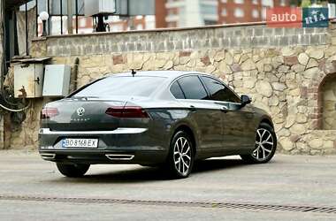 Седан Volkswagen Passat 2015 в 