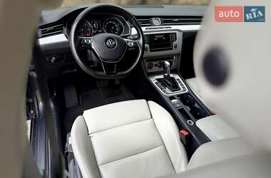 Седан Volkswagen Passat 2015 в 