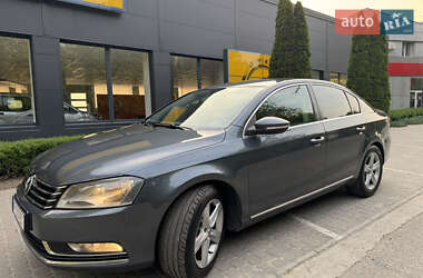 Седан Volkswagen Passat 2011 в 