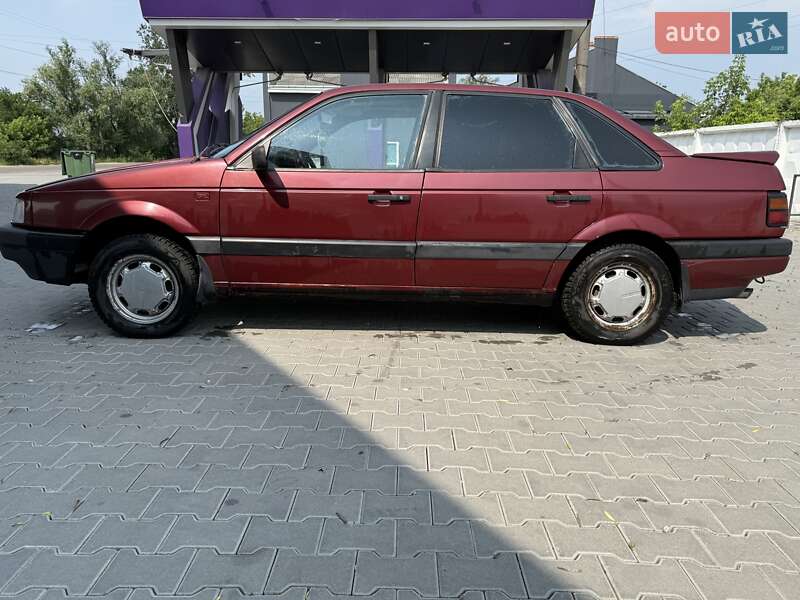 Седан Volkswagen Passat 1991 в Чернівцях