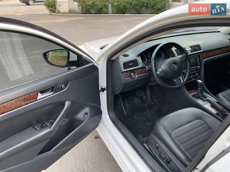 Седан Volkswagen Passat 2012 в Черкасах