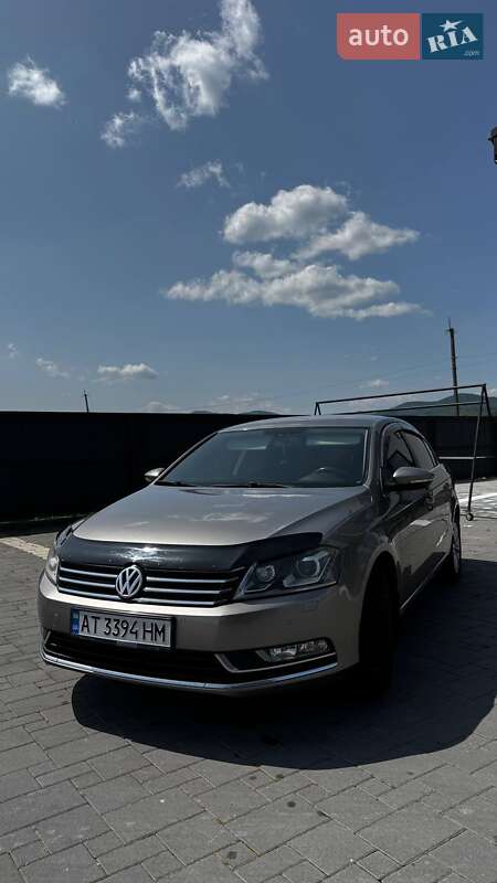 Седан Volkswagen Passat 2013 в Ивано-Франковске