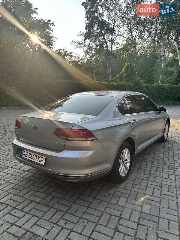 Седан Volkswagen Passat 2017 в Днепре
