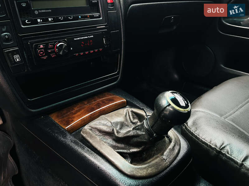 Седан Volkswagen Passat 2003 в Харькове