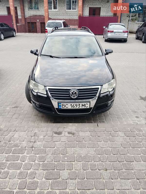 Універсал Volkswagen Passat 2008 в Новояворівську