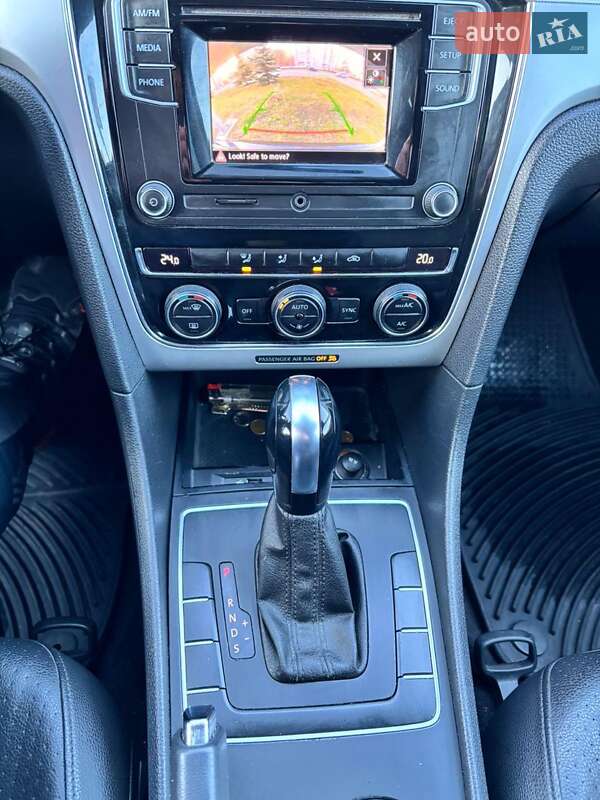 Седан Volkswagen Passat 2016 в Киеве